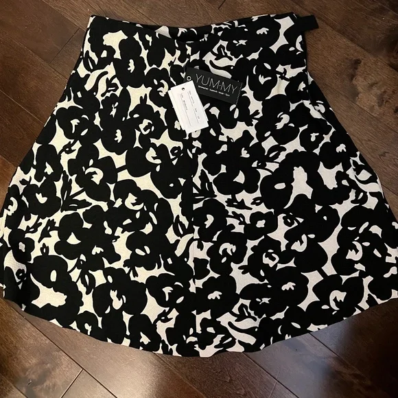 Skirt - Picture 1 of 2